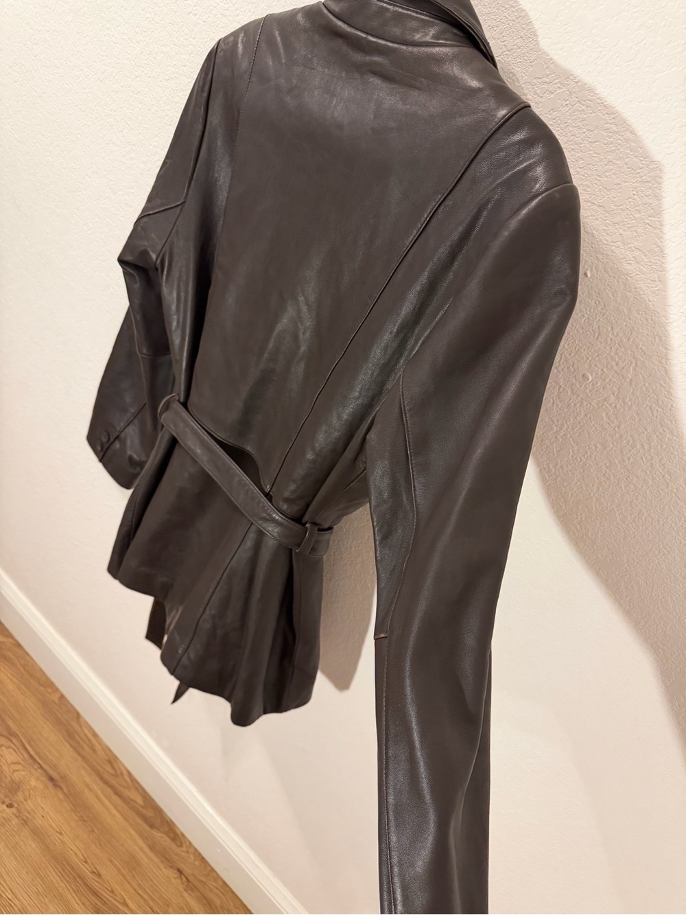 Vintage Brown Leather Belted Jacket/Blazer - Picture 10 of 13